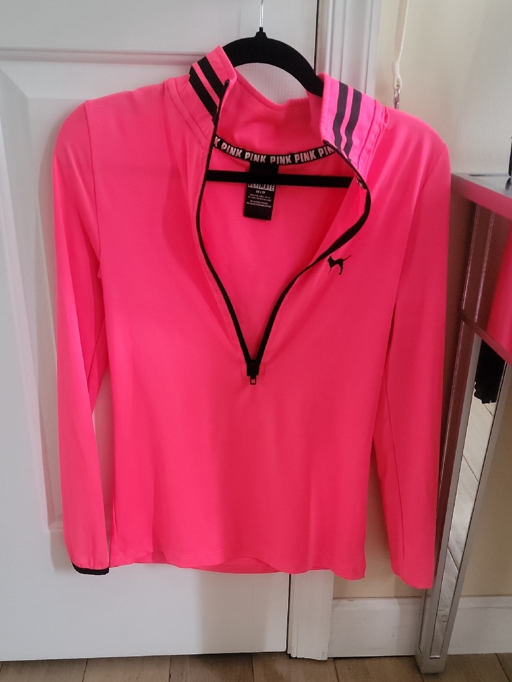 Victoria's Secret Pink Ultimate Hot Pink Running Top. XS. BN!